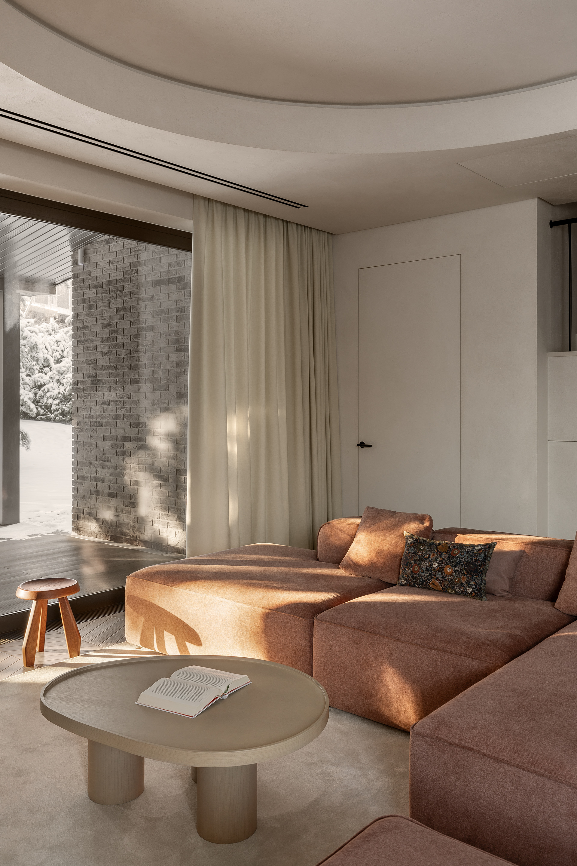 青山别墅（注：house常见可译为房子、住宅、别墅等，这里结合语境GREEN HILLS（青山），别墅表意更合适） 丨UkraineKyiv丨YD interior studio-13