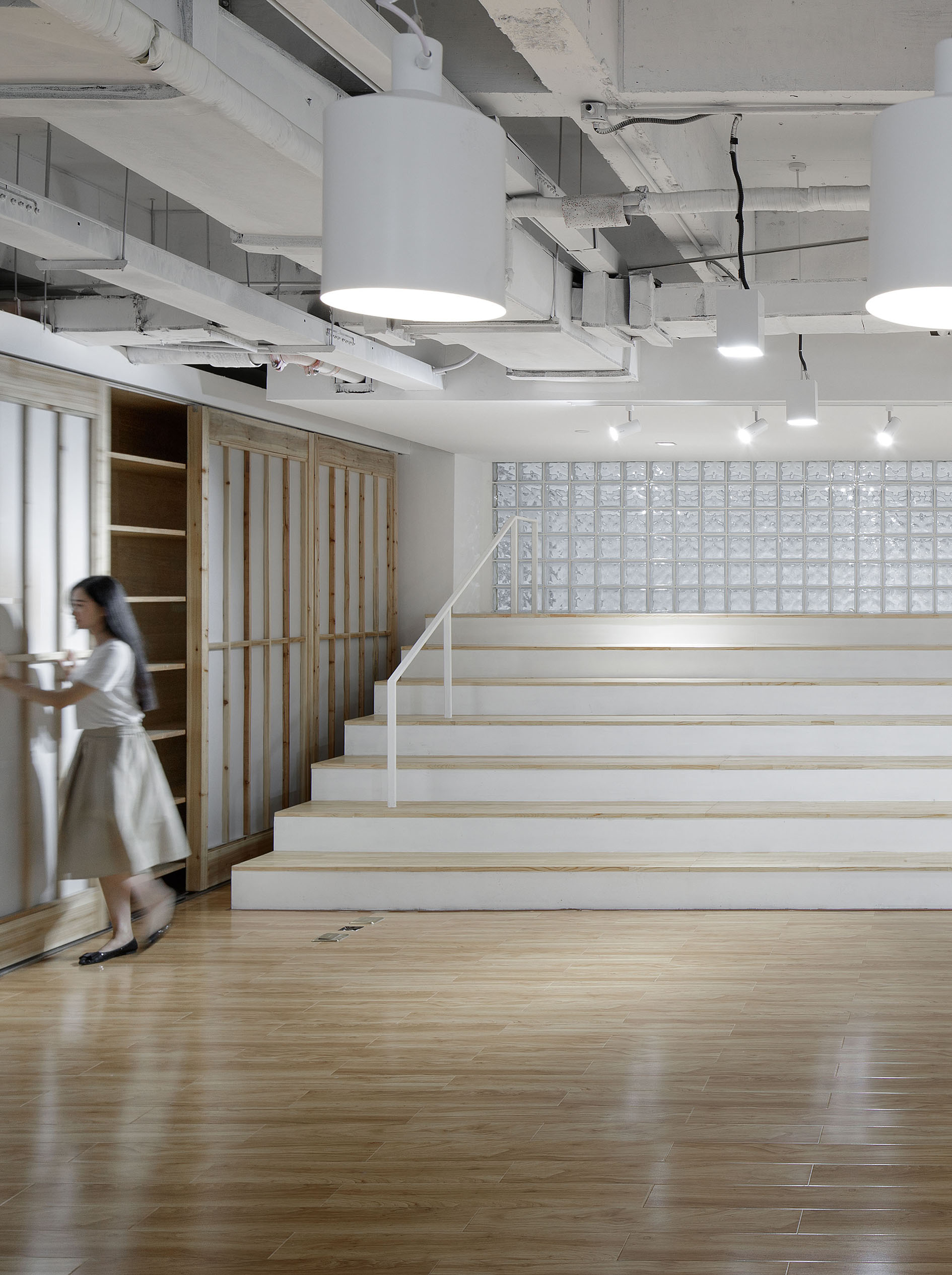 郦文曦建筑事务所打造的游戏公司办公室空间设计-50