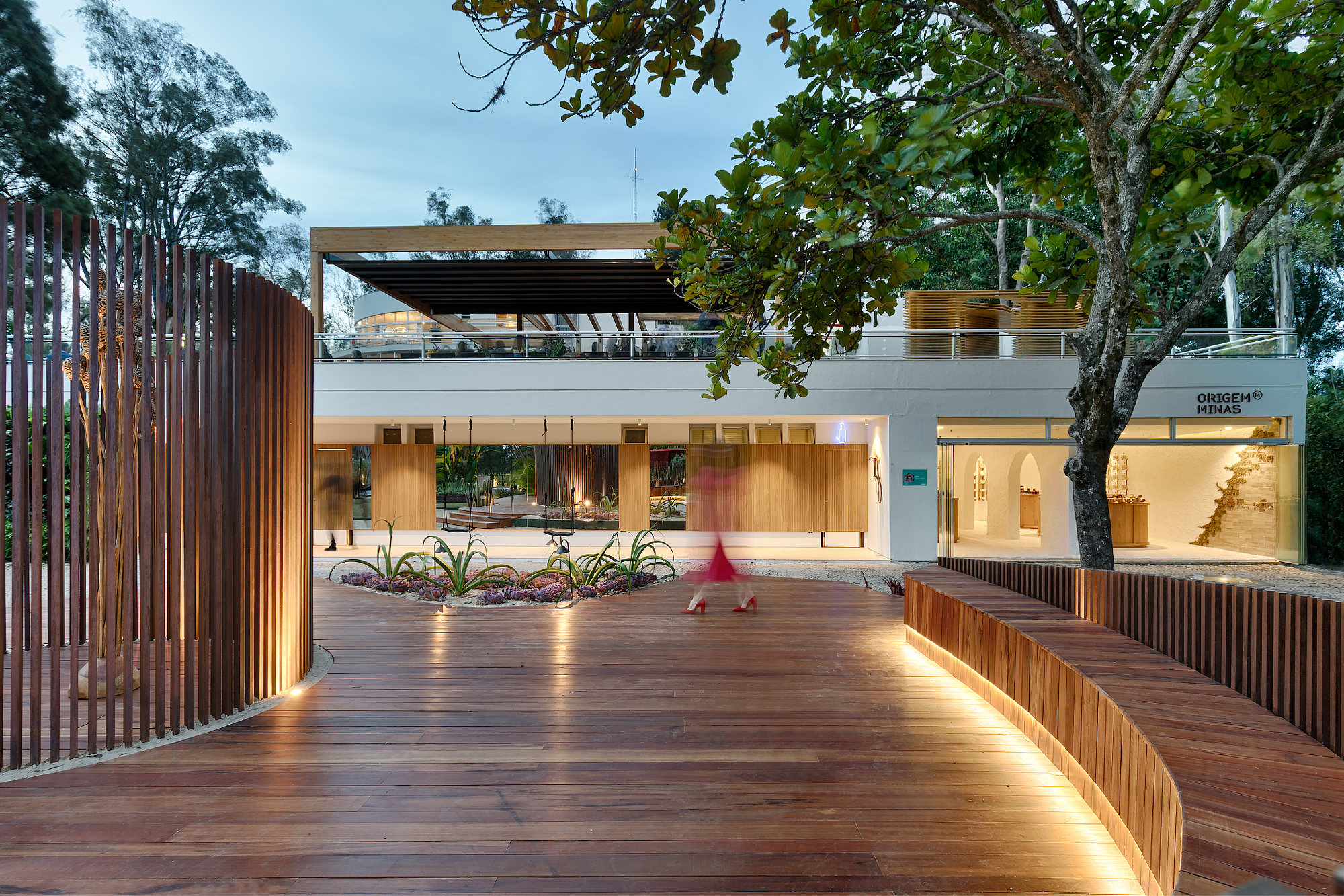 巴西青年建筑师打造“OCA”冥想空间,致敬自然与本土文化-19