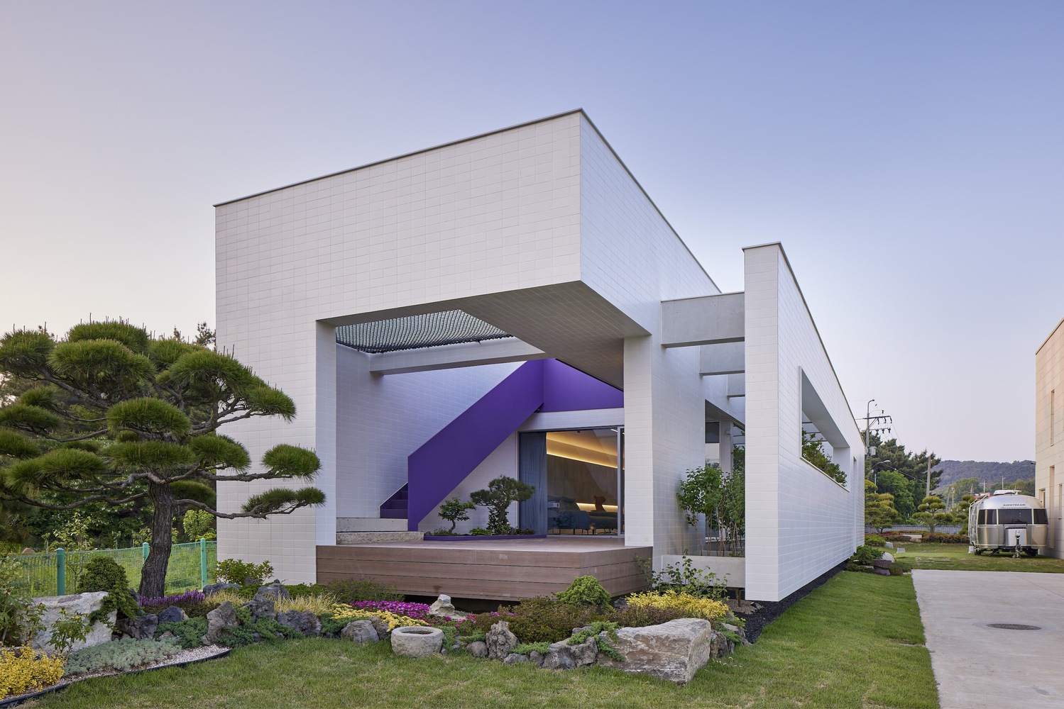 Square House · 漂浮的度假胜地-5