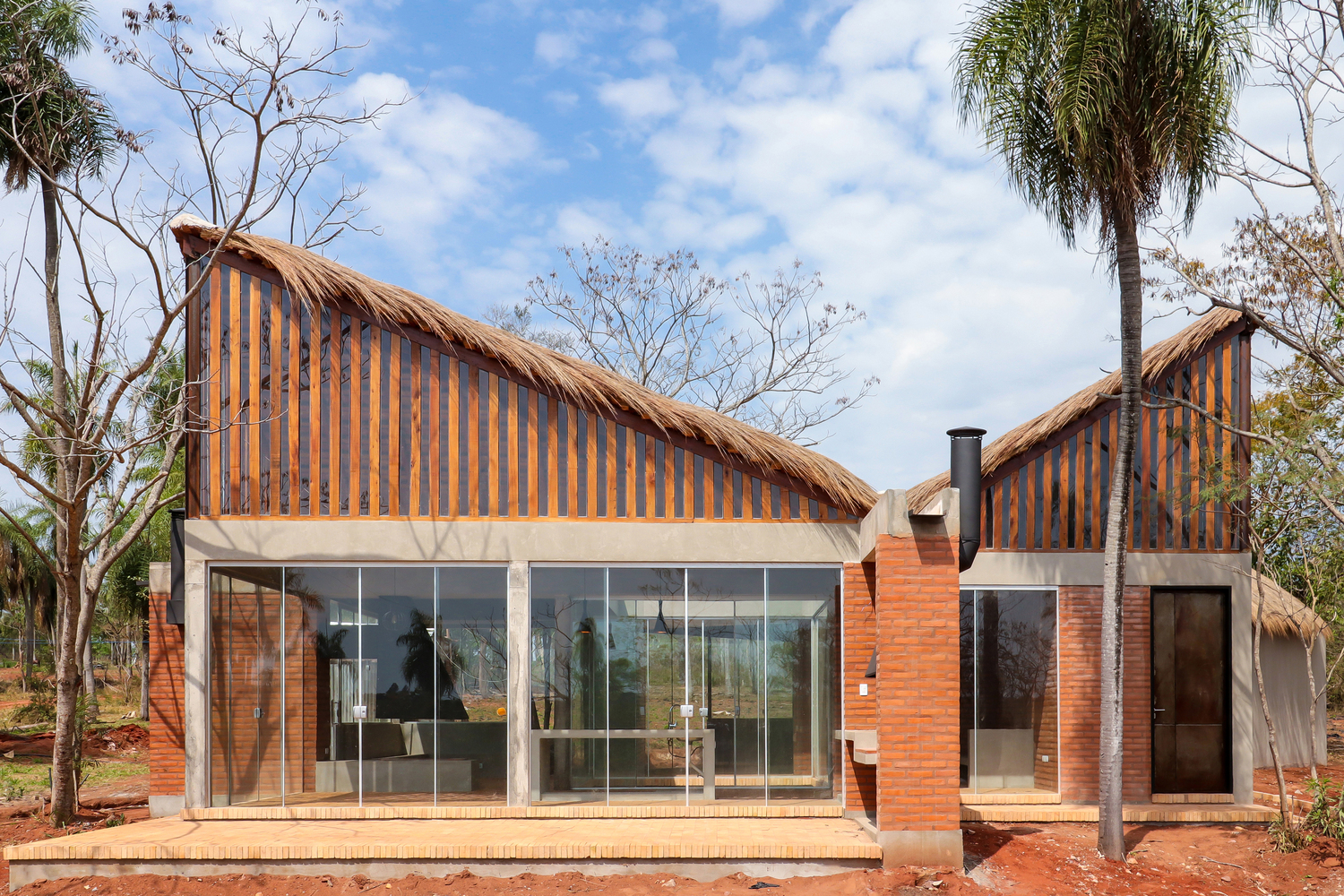 树荫下的低成本环保住宅-9