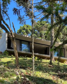 乌鲁比西小屋丨巴西圣卡塔琳娜丨Luciano Lerner Basso