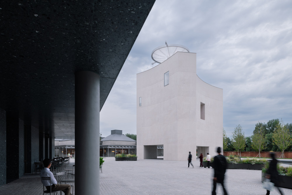 降落在阿那亚广场上精密音乐盒子的混凝土礼堂设计丨中国秦皇岛丨直向建筑-23