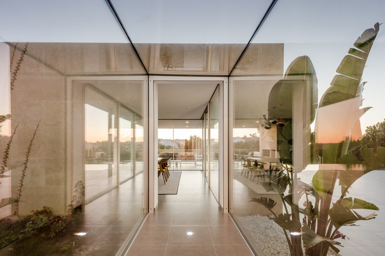 葡萄牙奥比多斯“绿意盎然”现代别墅-17