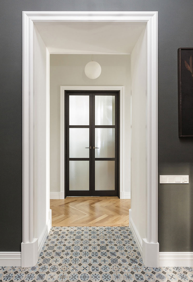 圣彼得堡历史建筑中的精美公寓改造-28