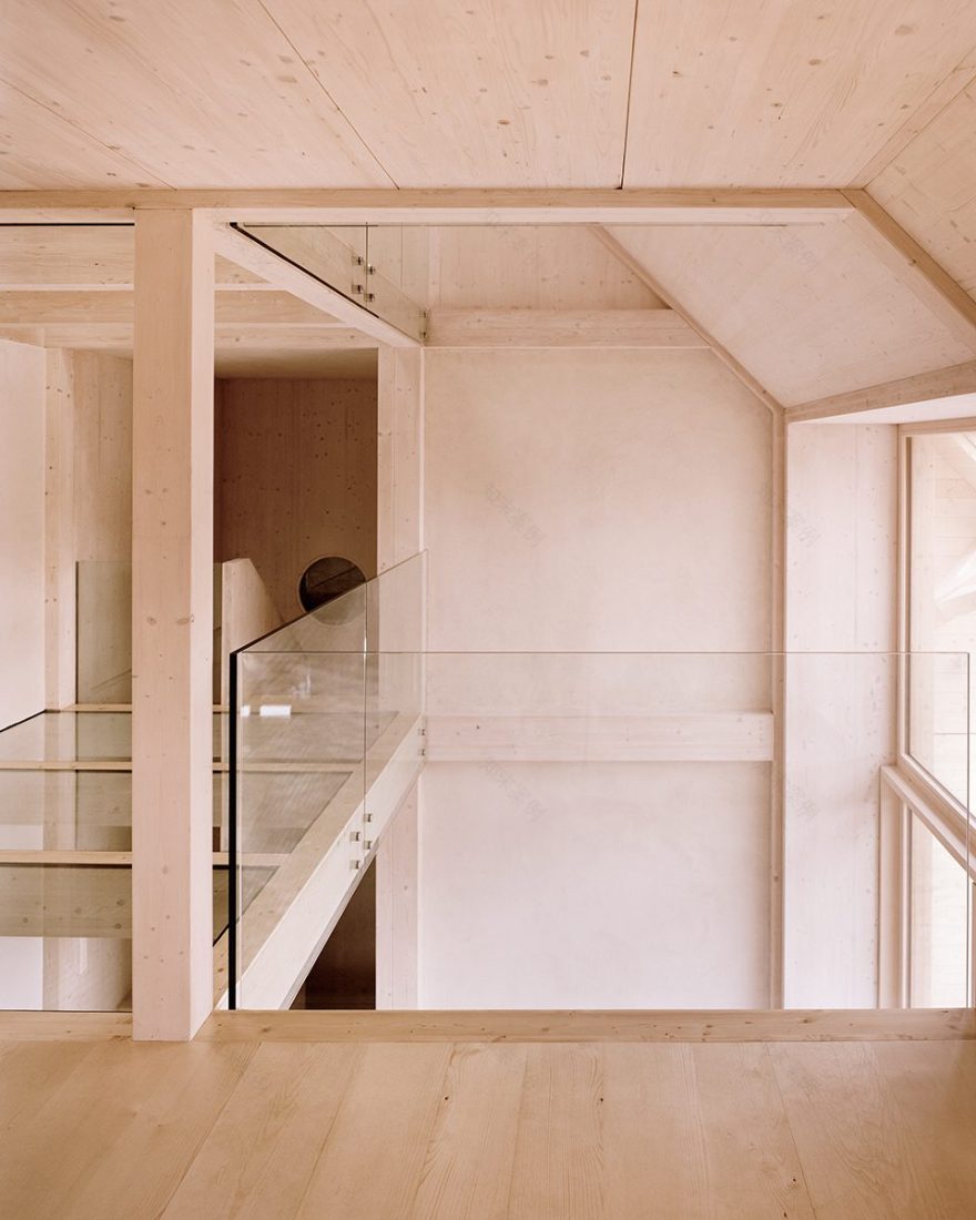 瑞士自给自足现代农舍 | 节能环保,和谐融入环境-14