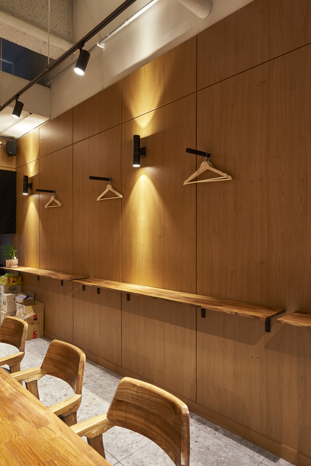 亮点照明 | 17 坪小空间的创意美式餐厅设计-13