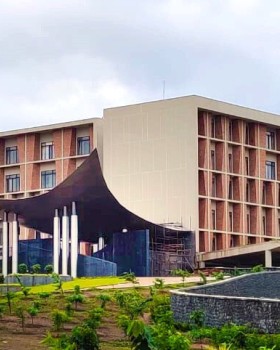 印度共生大学医院和研究中心丨IMK Architects