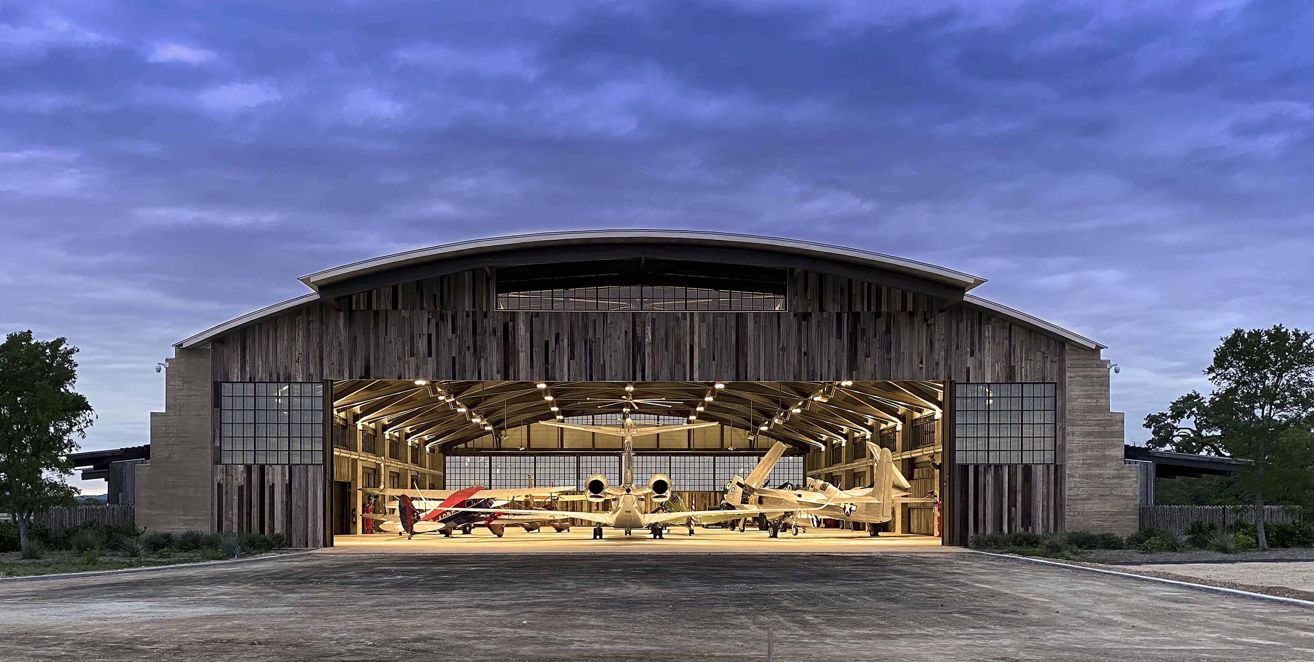 GHOST HANGAR · 致敬二战传奇的航空博物馆丨美国丨JOHN GRABLE ARCHITECTS-8