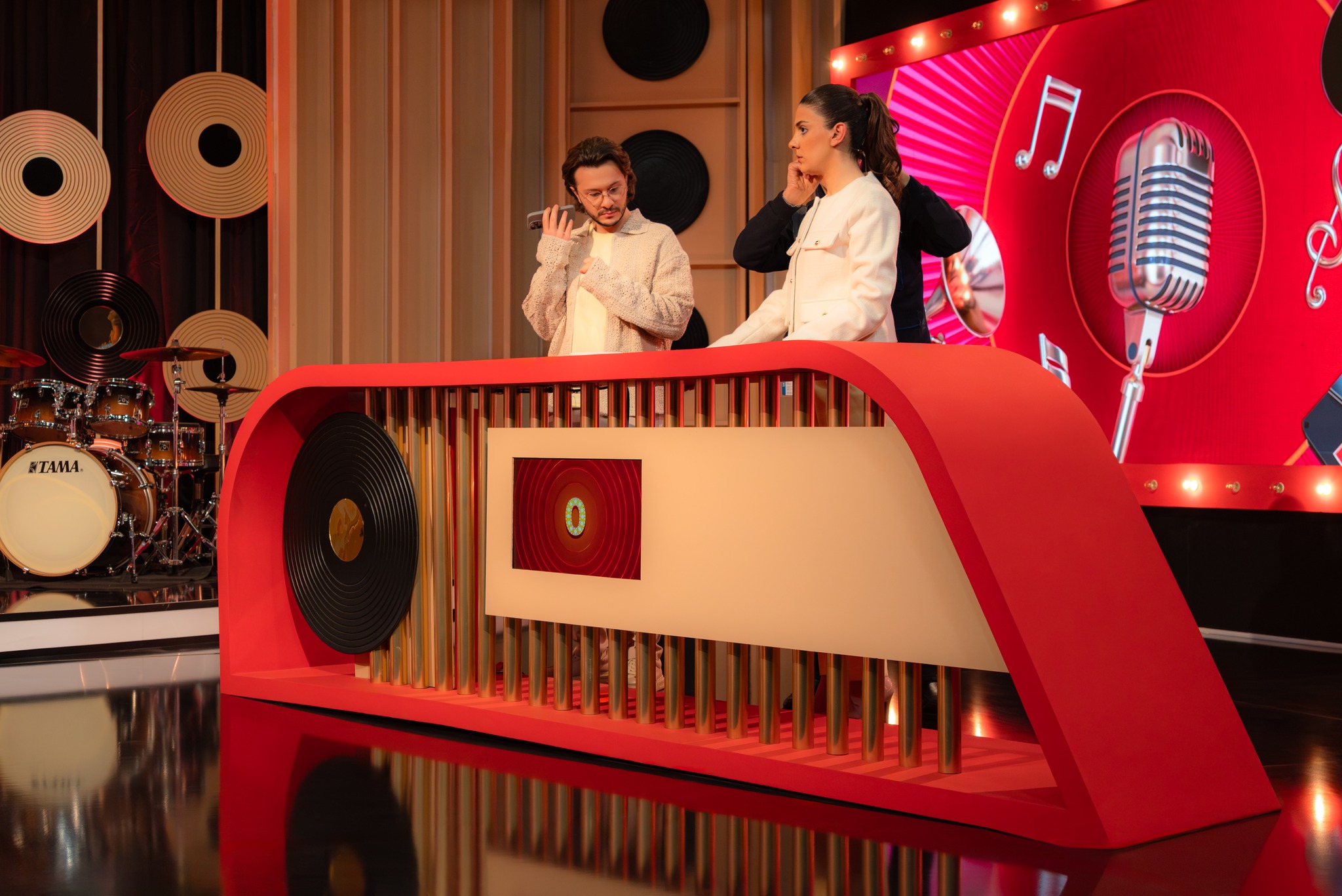 Every detail tuned to the rhythm of the show.-8