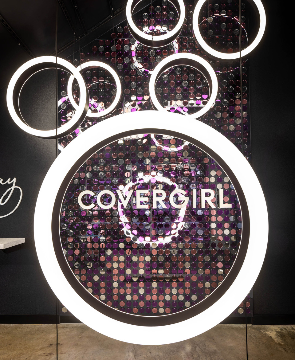 COVERGIRL 纽约时代广场旗舰店-7