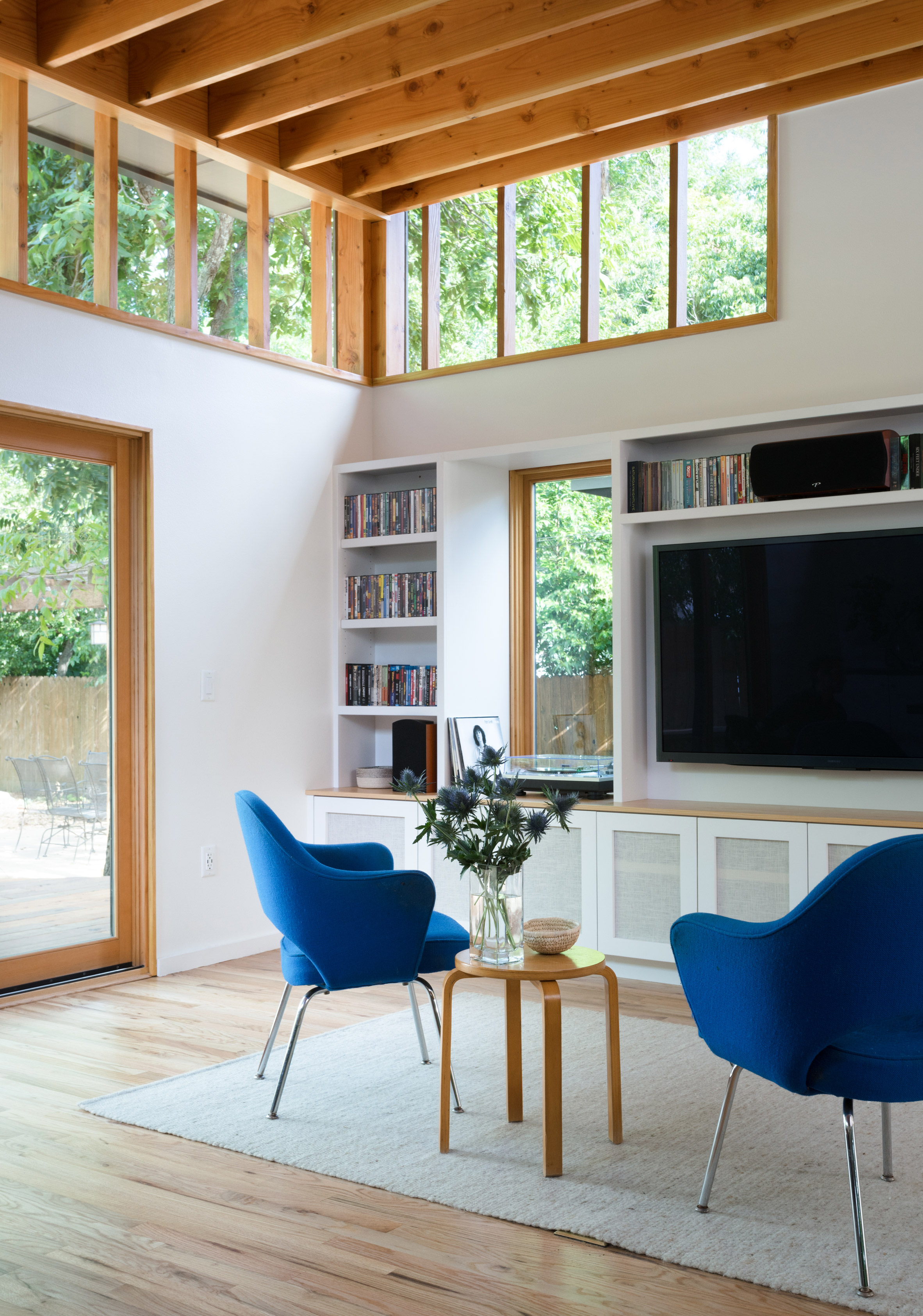 Clerestories bring light into renovated Texas bungalow-7