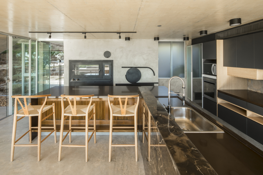 岩石与水的交融——Peak House 别墅设计-21