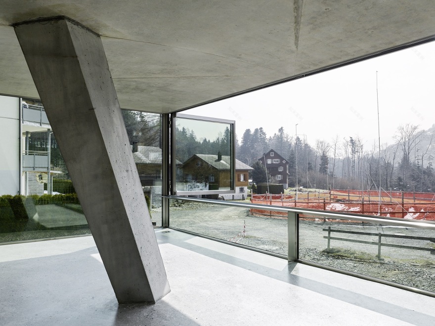 瑞士 Seelisberg 别墅 · 半柱之家的空间创新-6