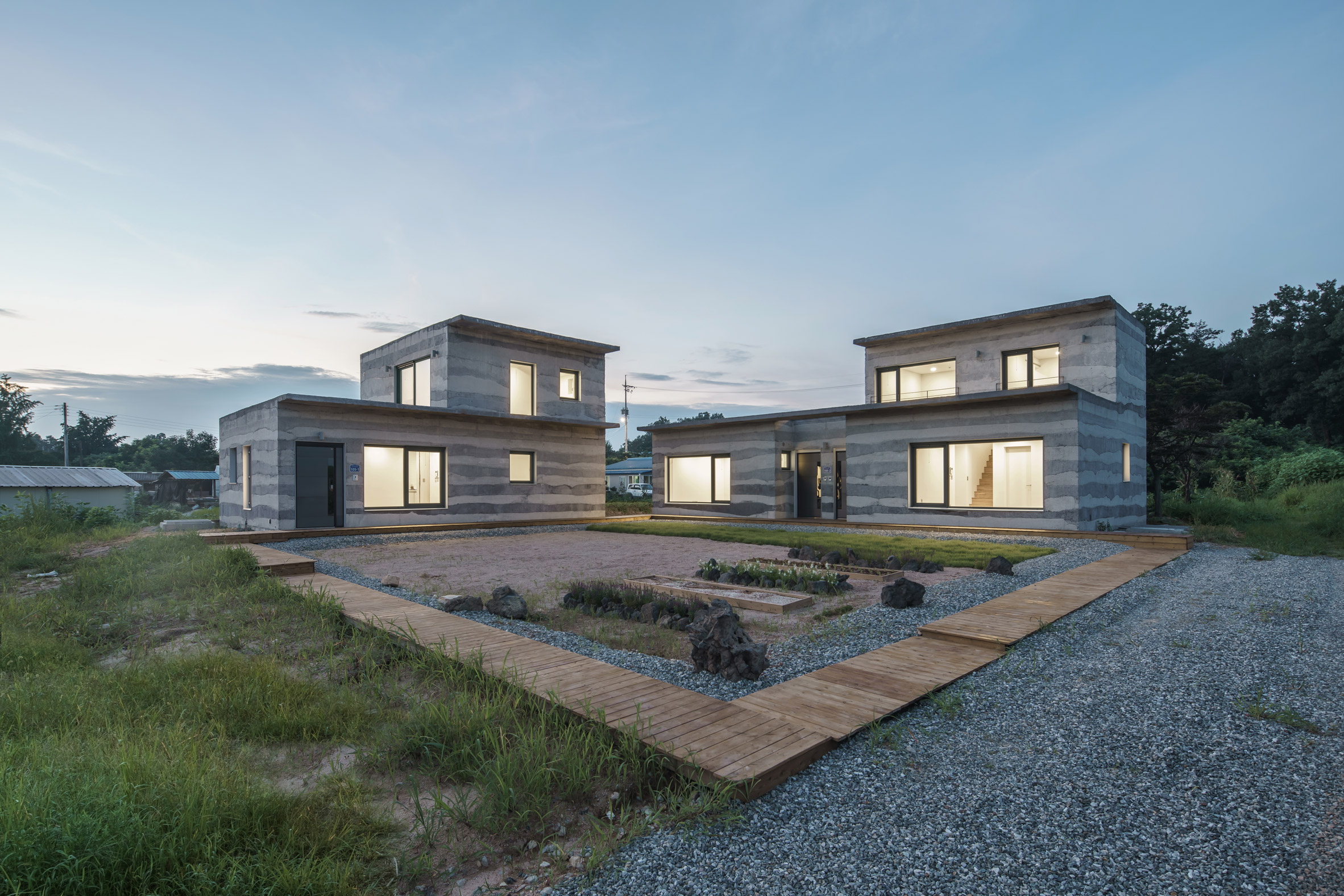 STPMJ layers concrete mixes to form striped walls at Stratum House-2