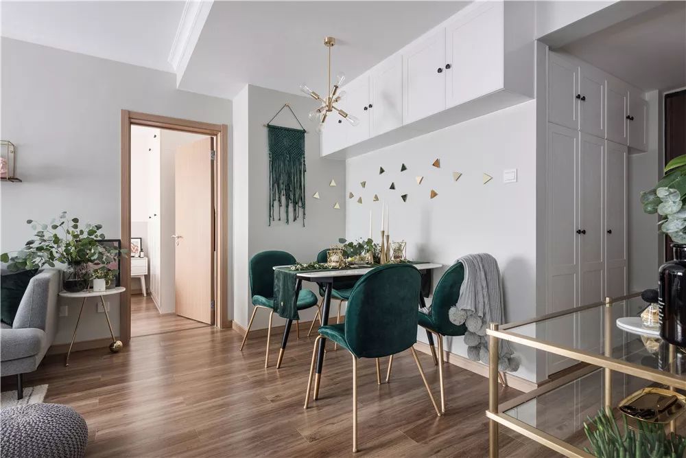 90 后女生 70㎡北欧轻奢小窝,墨绿++ 黄铜演绎精致生活-28