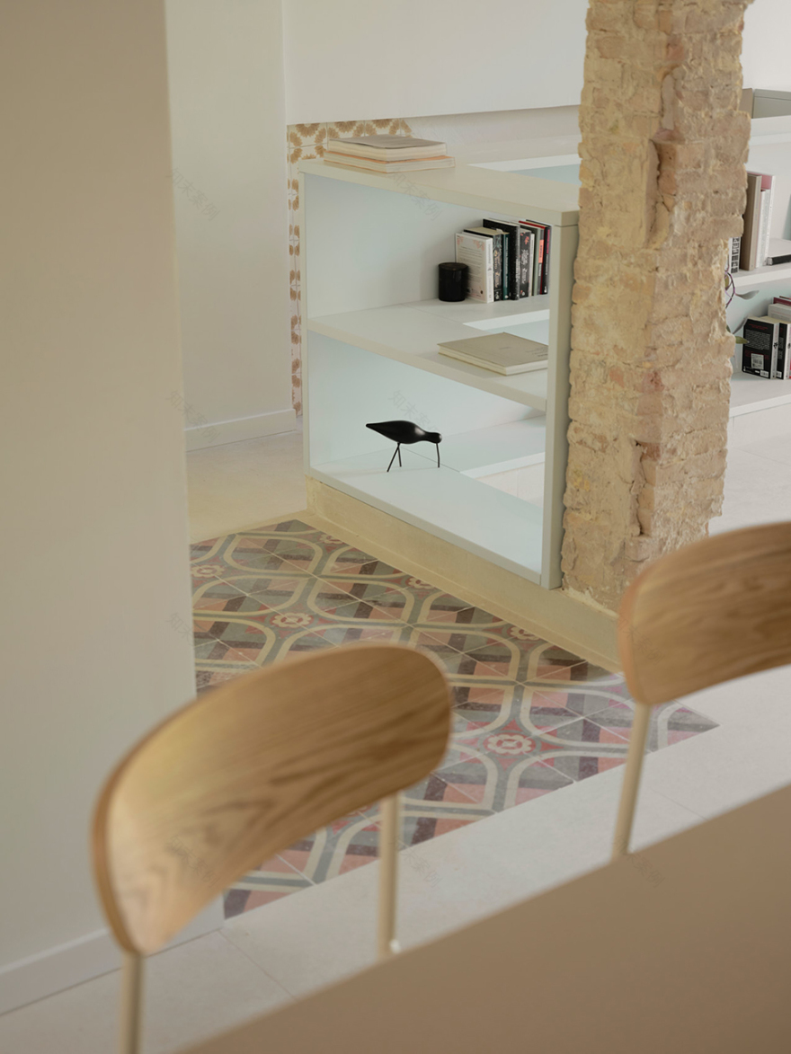 以吧台为中心的家丨西班牙丨ENDALT Arquitectes-32