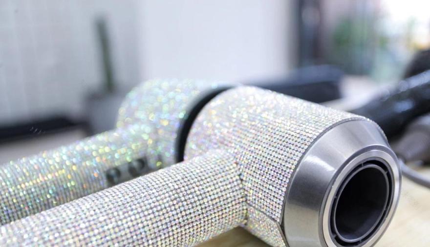 兰-Design | 科技感烫染沙龙,极简美学空间-4