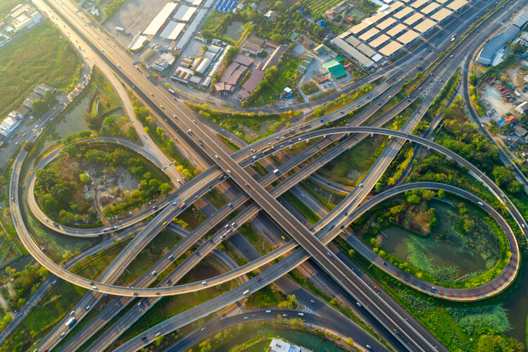 探索高速路下的城市空间 | 创新设计让交通枢纽变得更友好-1