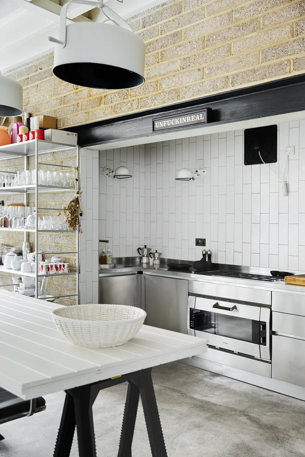 伦敦白砖 Loft 住宅 | 极简黑白设计与开放空间-12