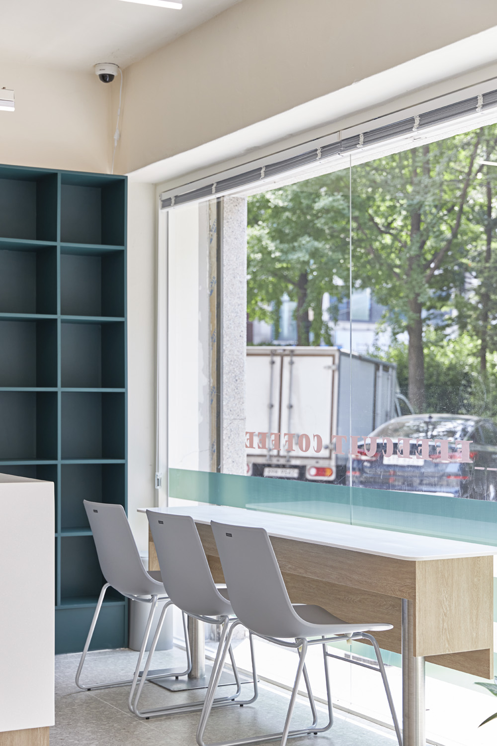 绿色室内设计，15 分满分的宁静咖啡厅-14