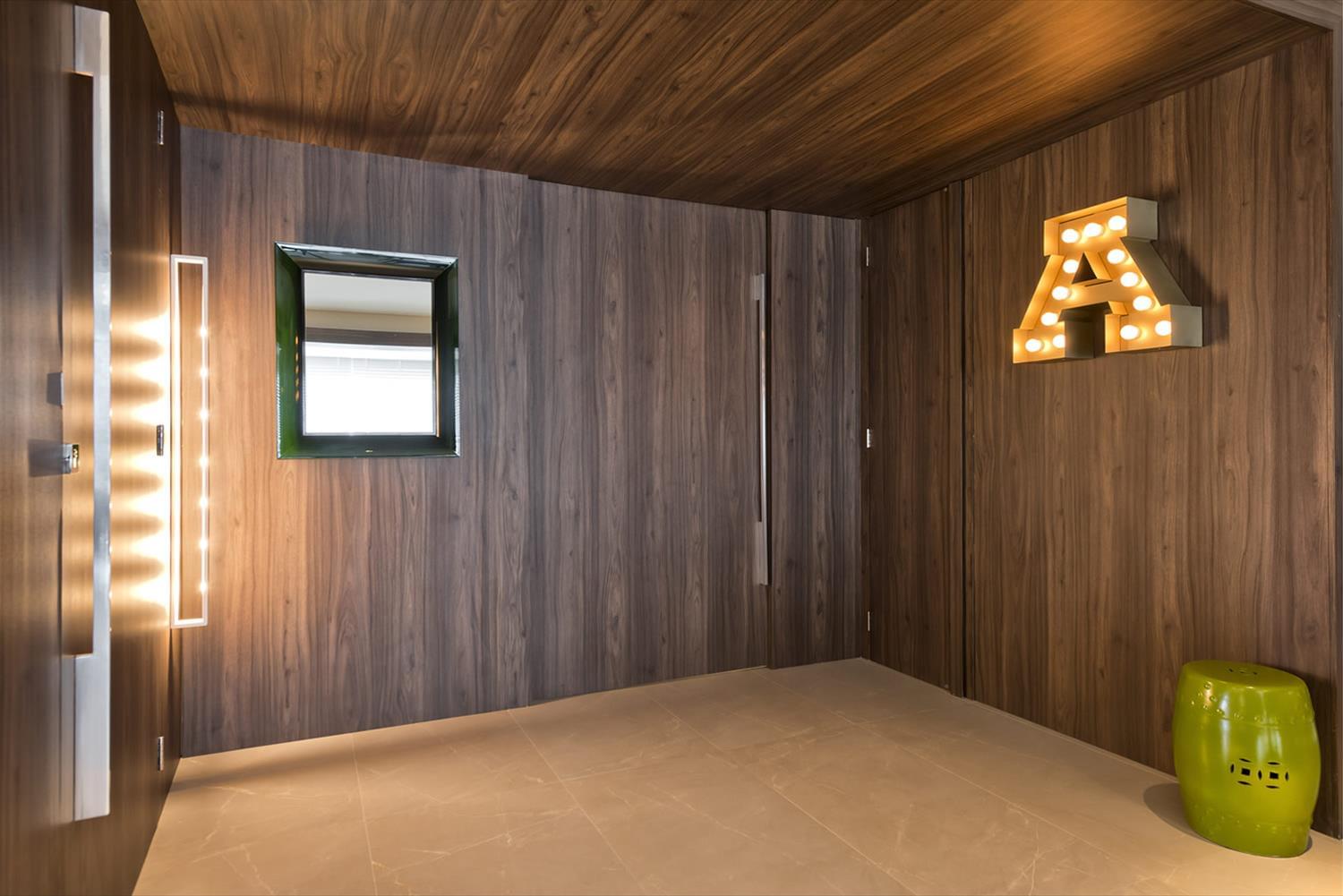 巴西 SP 公寓 | 现代灰绿蓝调的木质魅力-1