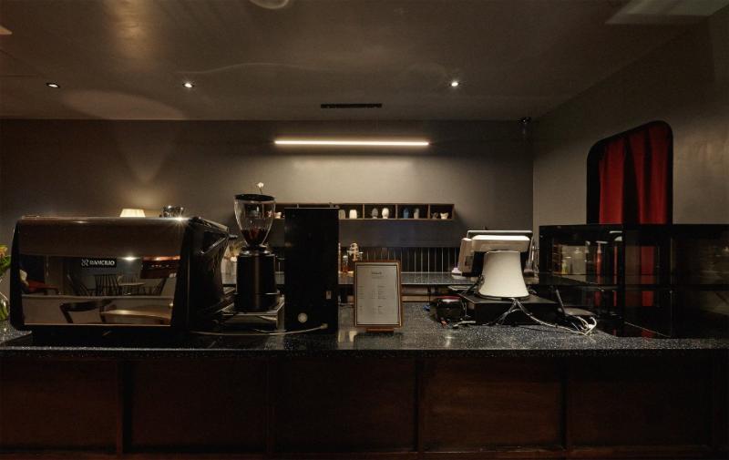 现代简约风 10 坪咖啡厅 高雅黑色调室内设计-13