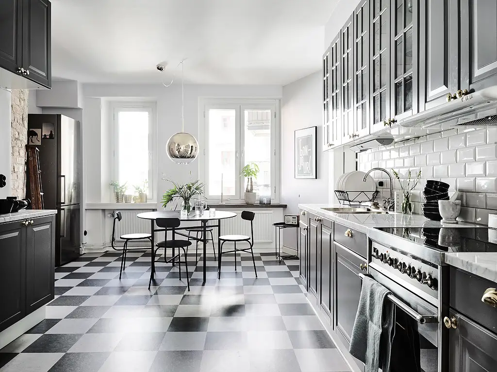 复古公寓的棋盘格厨房设计-2