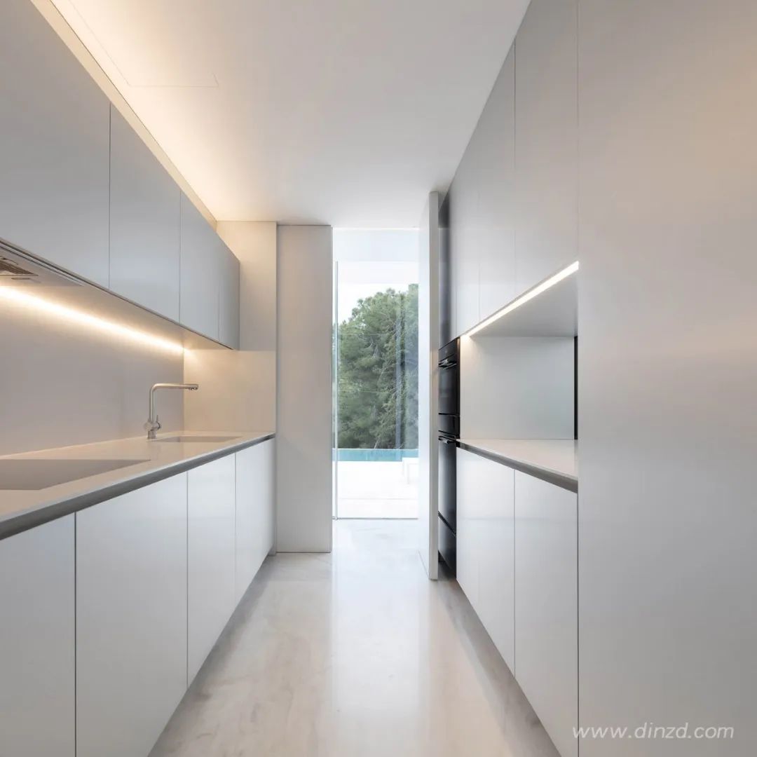 白色极简，融入自然的住宅设计-135