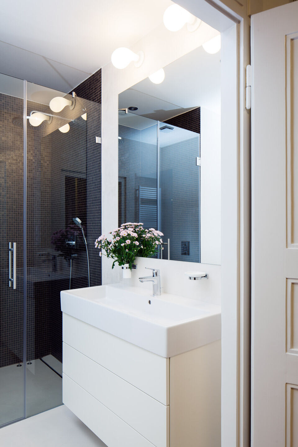 旋转床铺与完美收纳 | Kafkova 公寓的极致功能设计-15