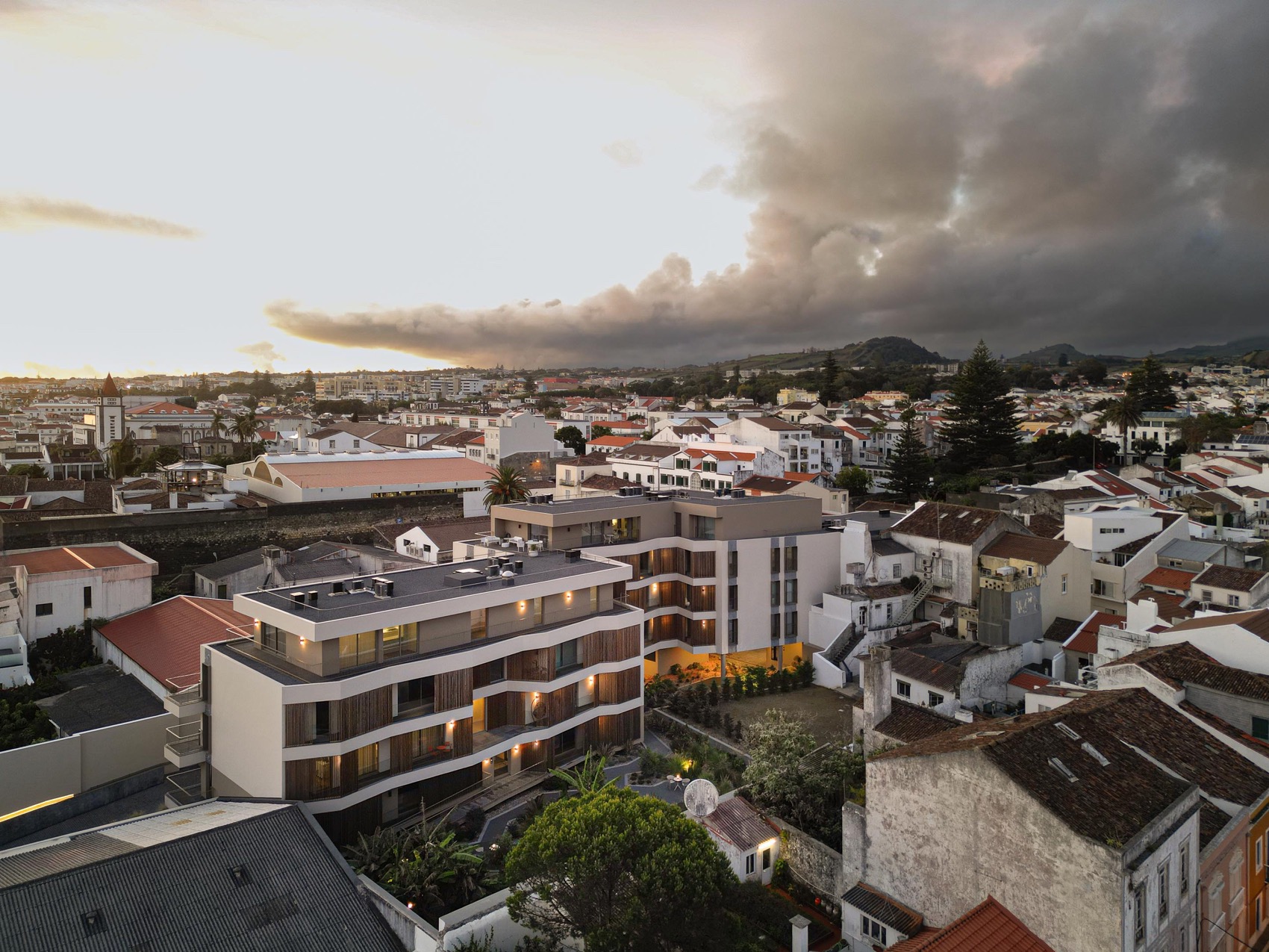 ERNESTO DO CANTO住宅区丨葡萄牙蓬塔德尔加达丨BOX arquitectos-12