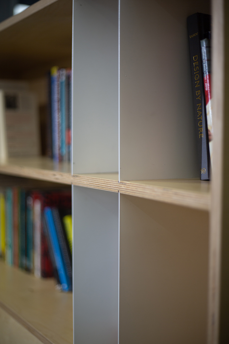 极简自然光下的开放办公空间-41