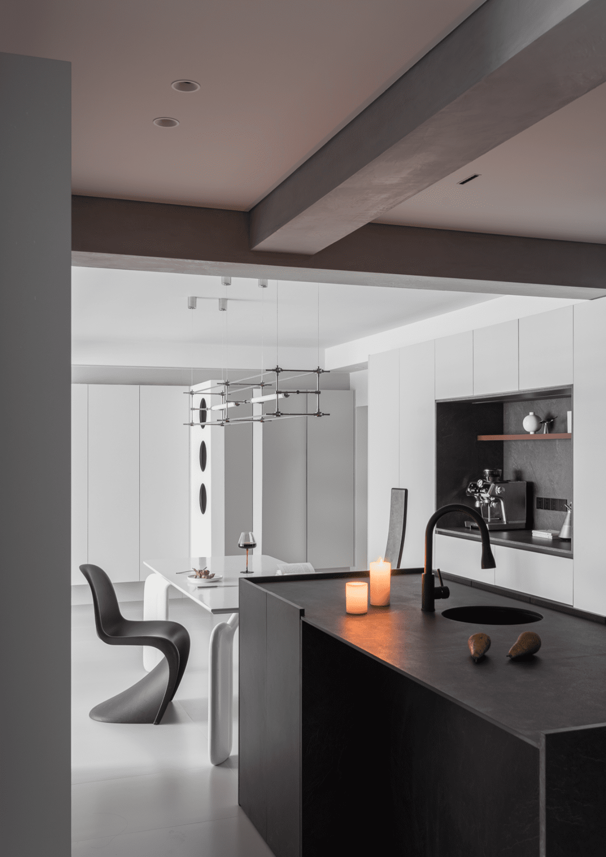 桌柜一体+开放布局释放空间，黑白极简谱写“断舍离”生活乐曲-34