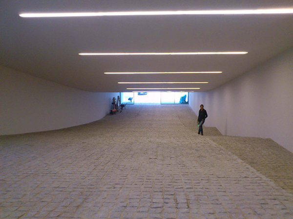 带屋顶高尔夫球场和长车库的房子丨波兰丨KWK Promes-14