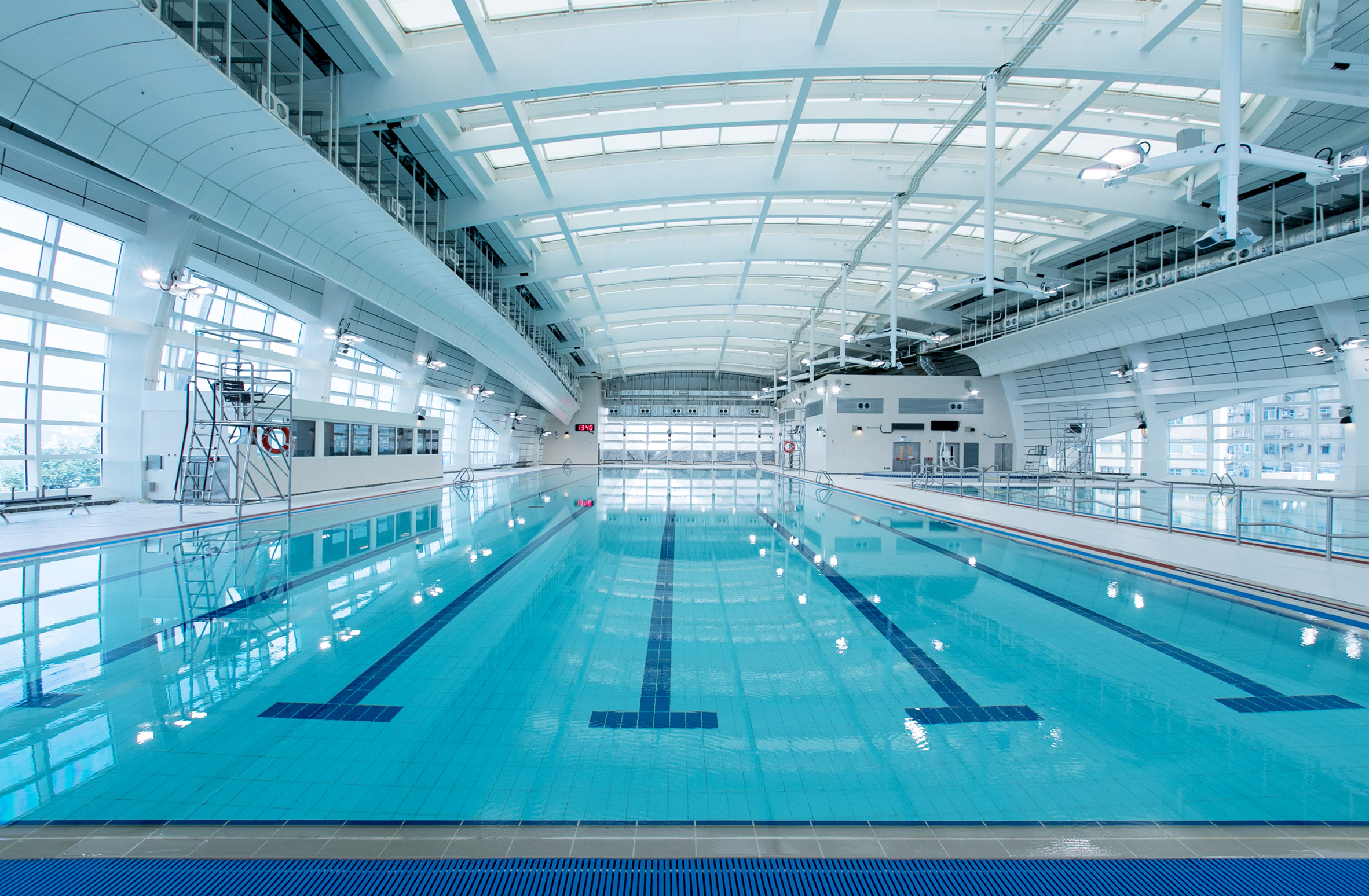 Farrells designs shell-like roof to encase swimming pool on Hong Kong seafront-10