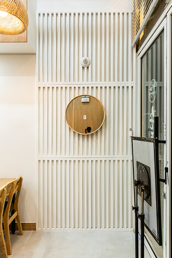 白色与木质，打造 20 平米极简公寓-10