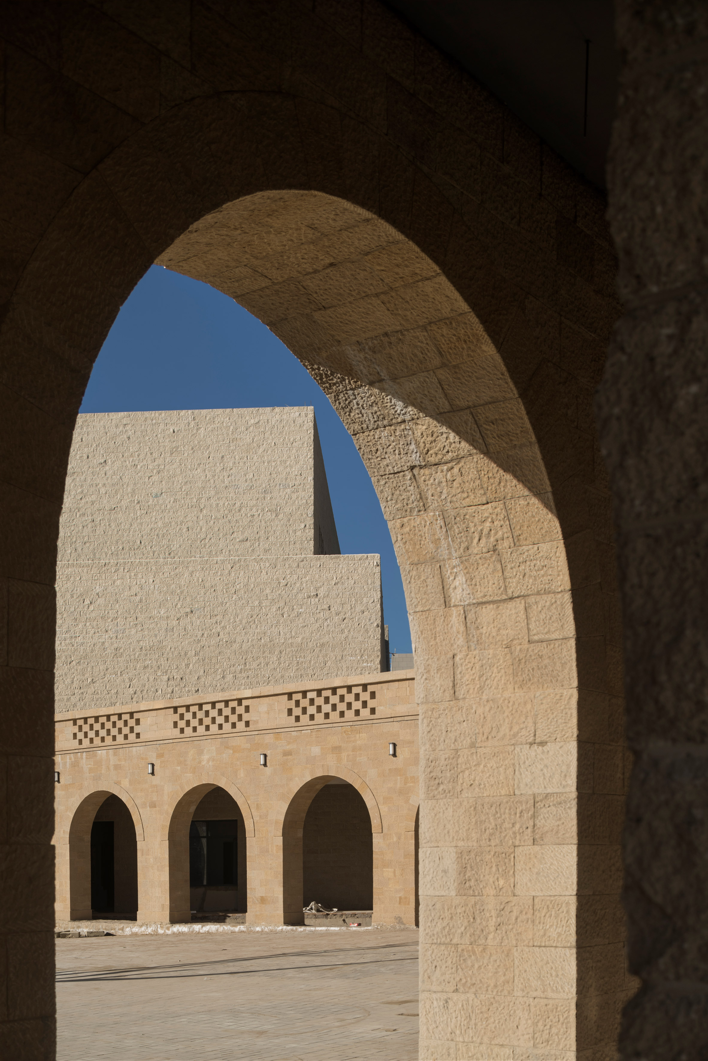 延安大学校园融入古石窑洞文化-19