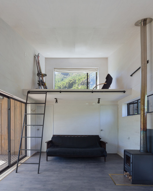 森林中的现代白色小屋-2