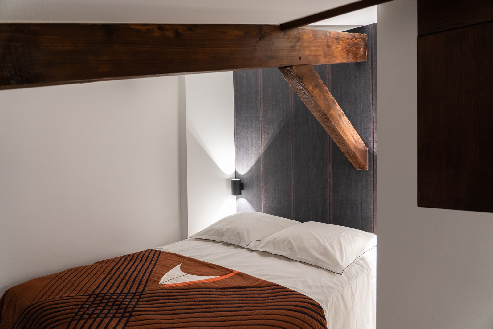 巴黎小户型公寓的垂直空间魔术-9