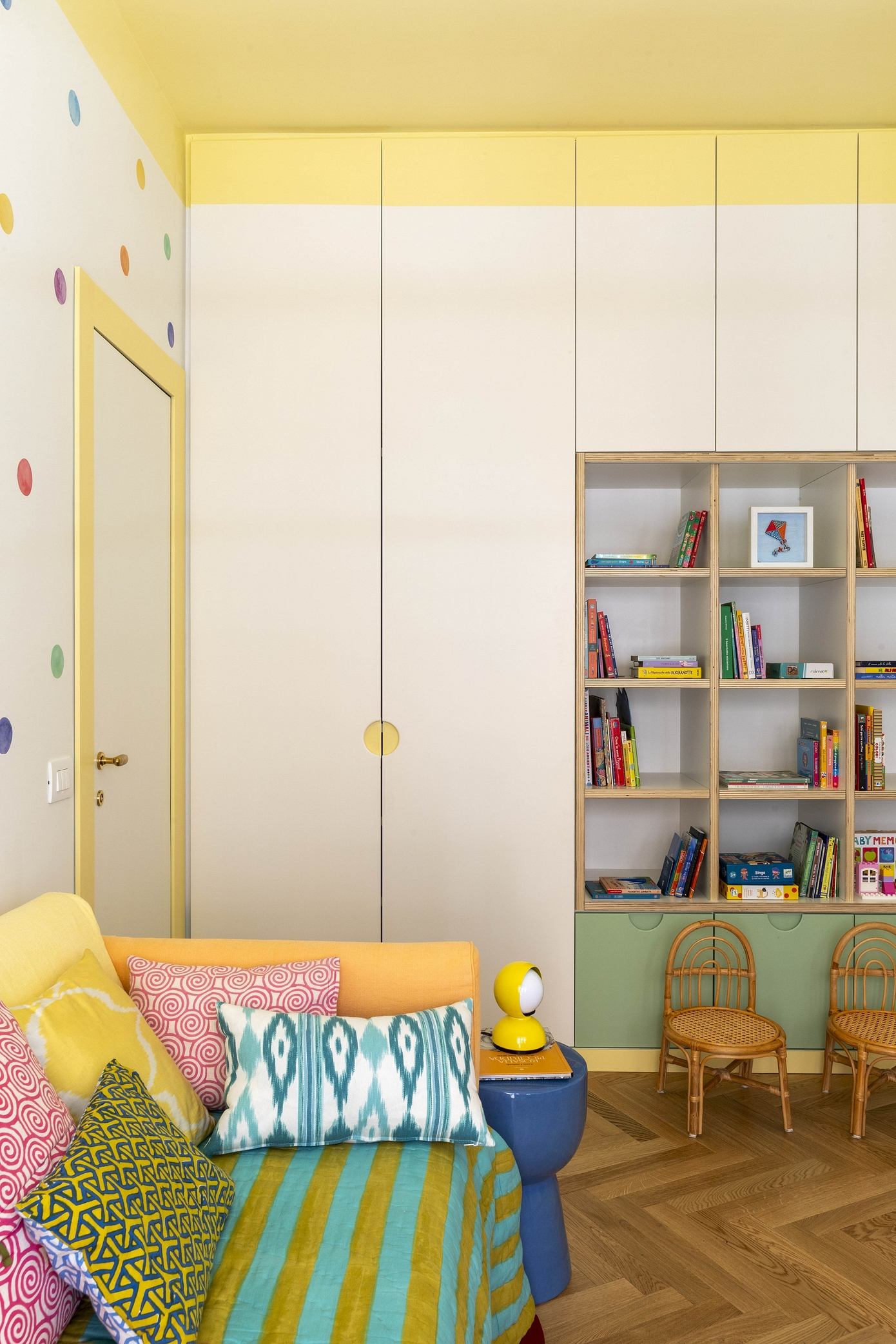 Casa Monti Parioli: Color-Rich Roman Apartment for Modern Living-7