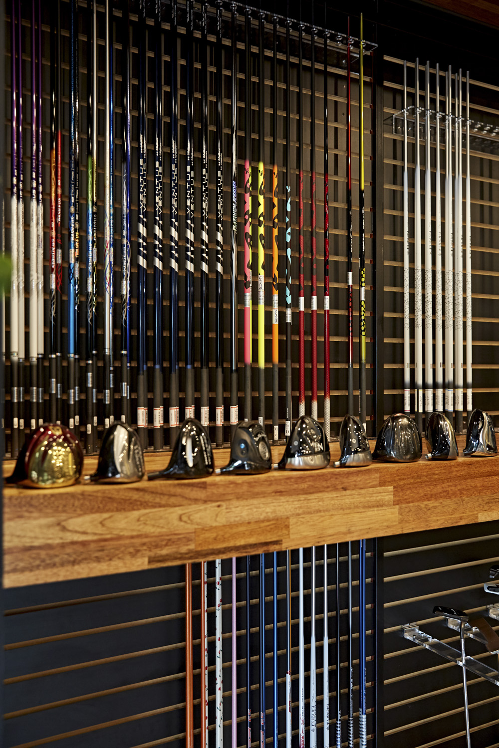 现代简约风 40 平高尔夫球具店设计-18