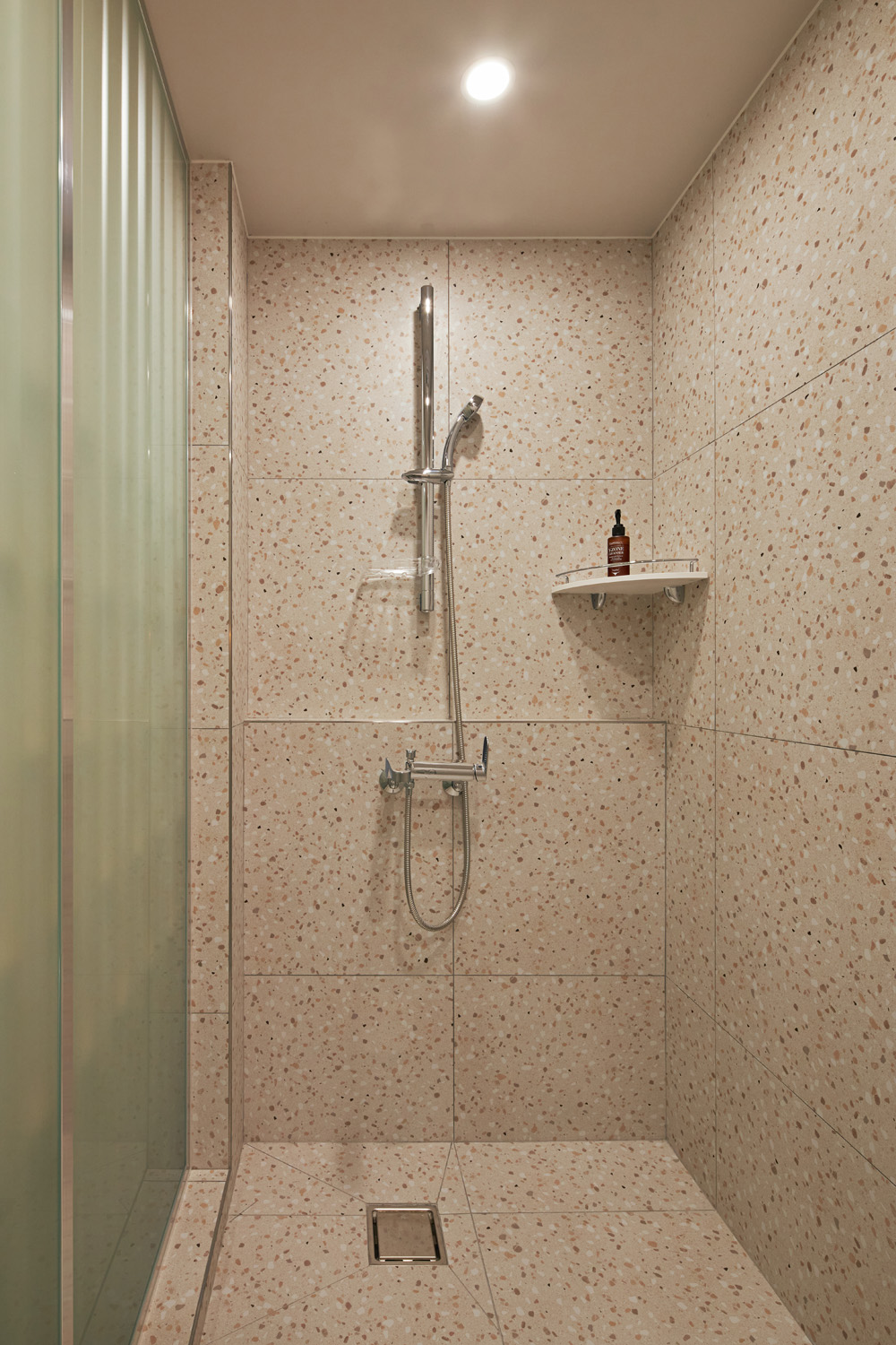 19 平现代简约风格白色 tone 皮革店室内设计案例-15