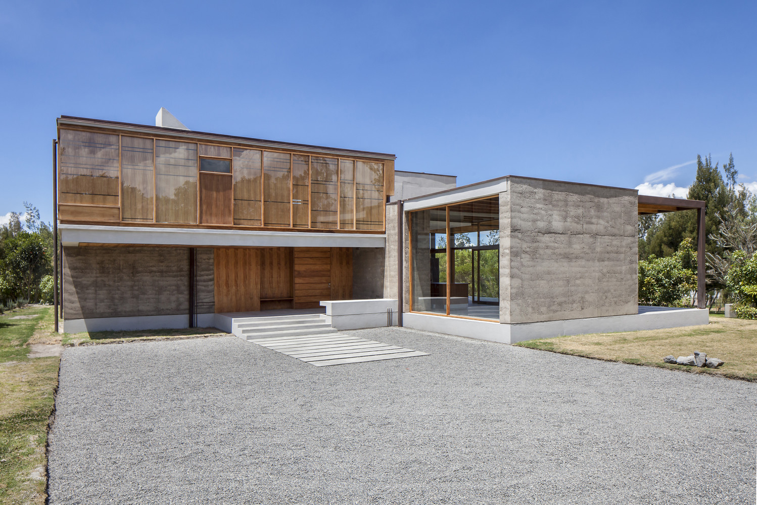 Cotacachi House  Arquitectura X-42