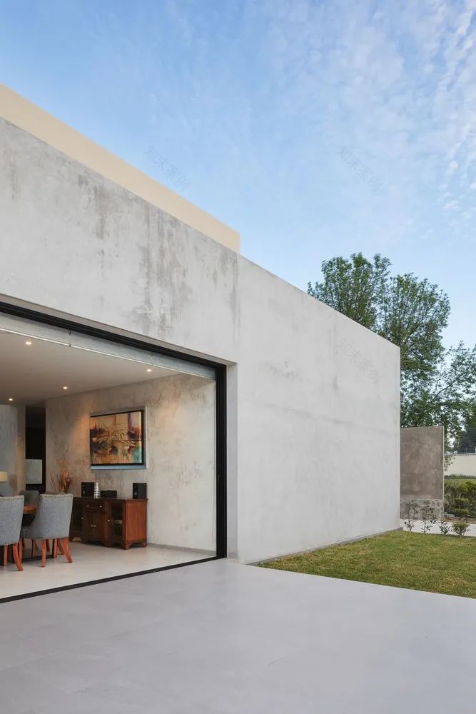 双层叠加的郊区住宅 | 开放性与隐私的完美结合-23