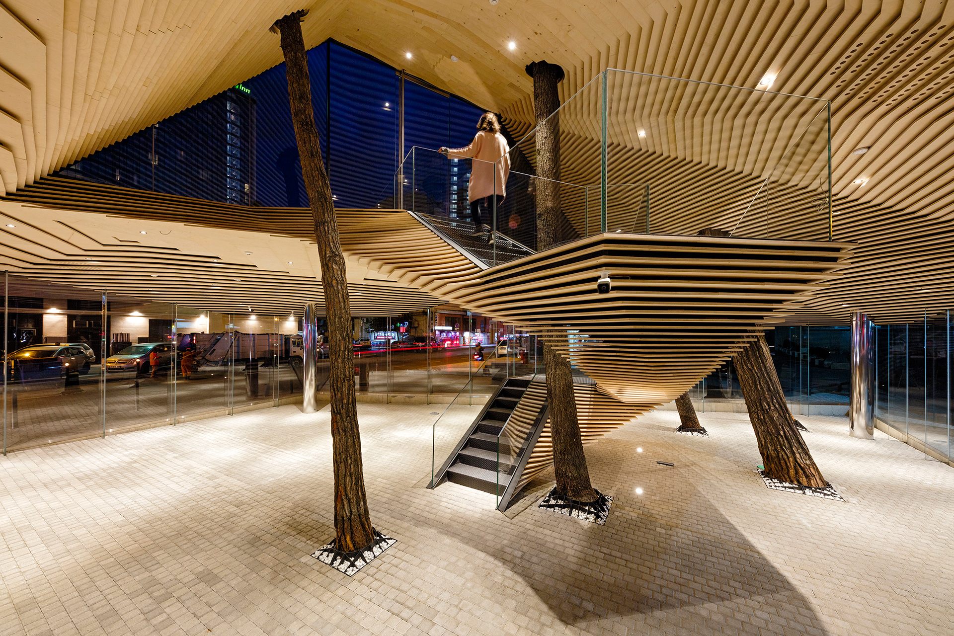 悬浮绿意，模糊边界——Khmaladze 建筑事务所打造零售餐厅空间-25