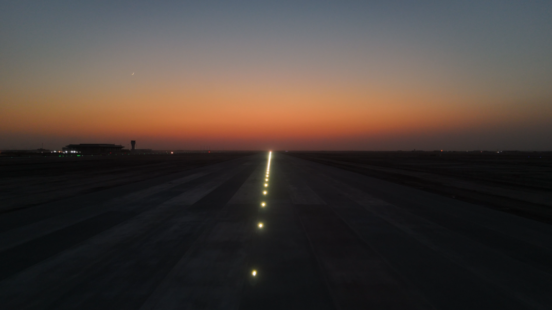 建证高质量发展|伊拉克纳西里耶机场项目助航灯光全线首亮-20