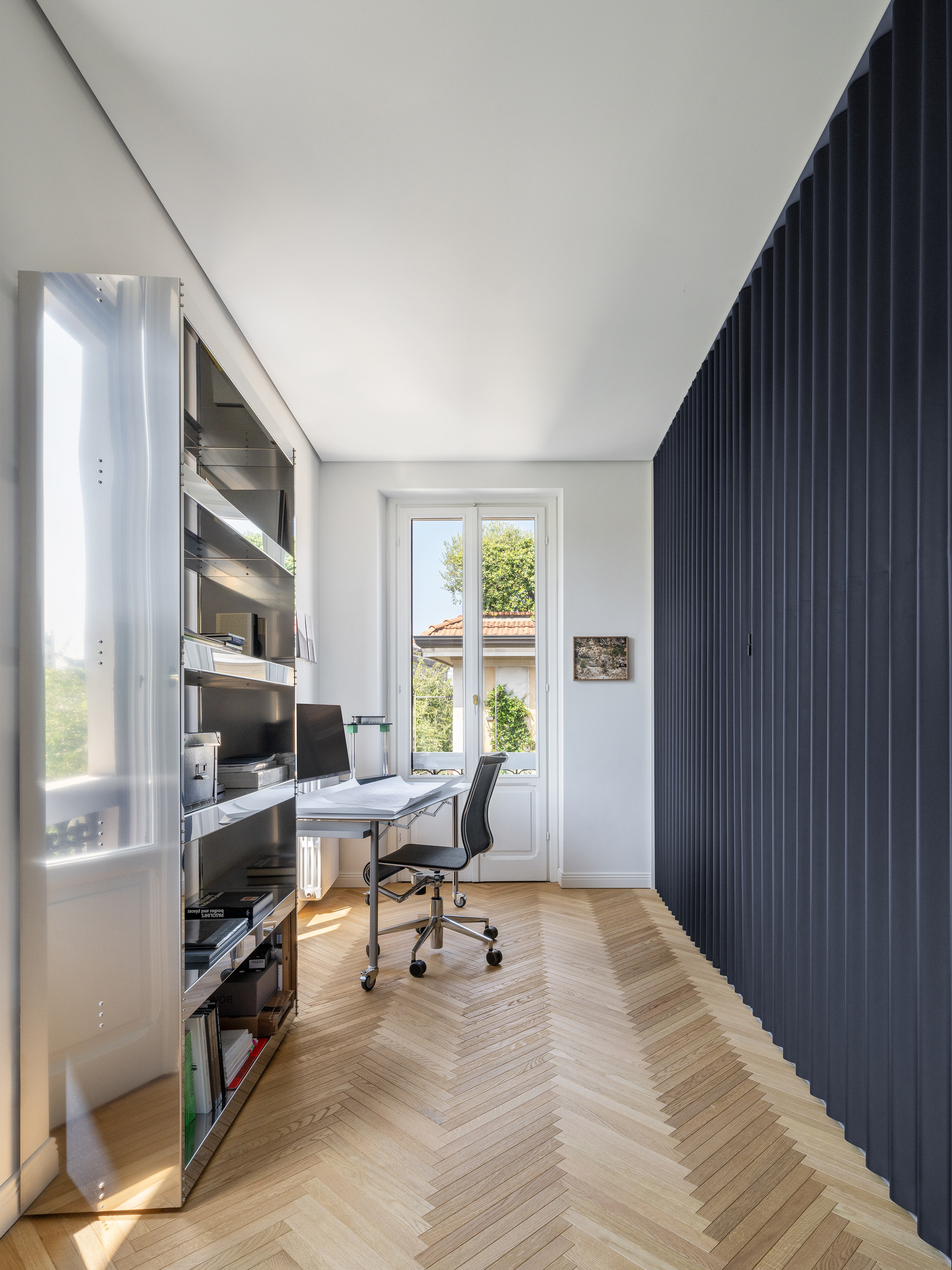 MMMM Apartment: A Milan Home Shaped 丨 Heritage and Bold Contrast-4