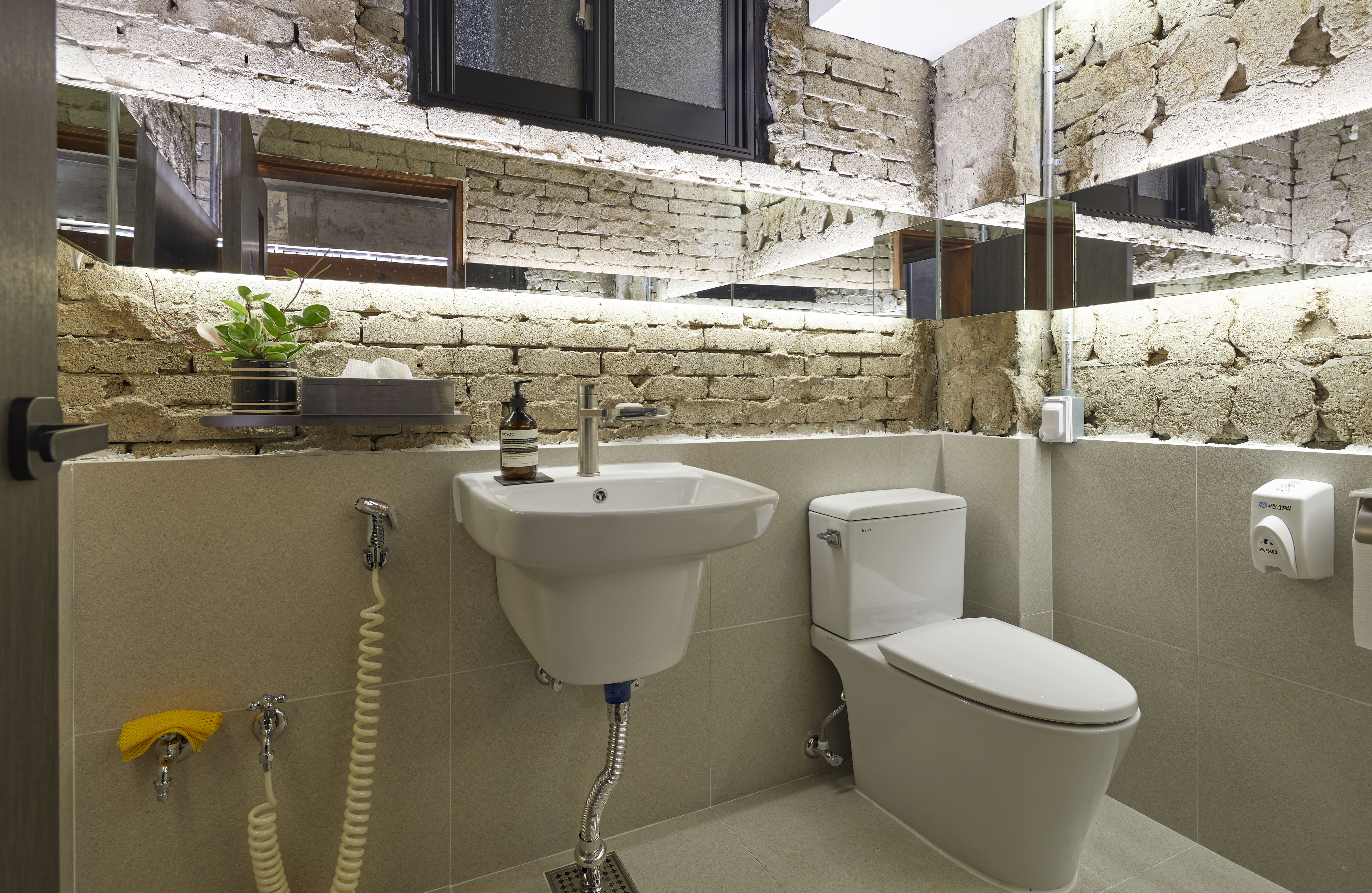 24 平米现代简约咖啡厅设计-9