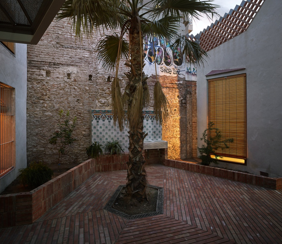 历史街区的活力新生 | El Cabanyal 住宅翻新-28