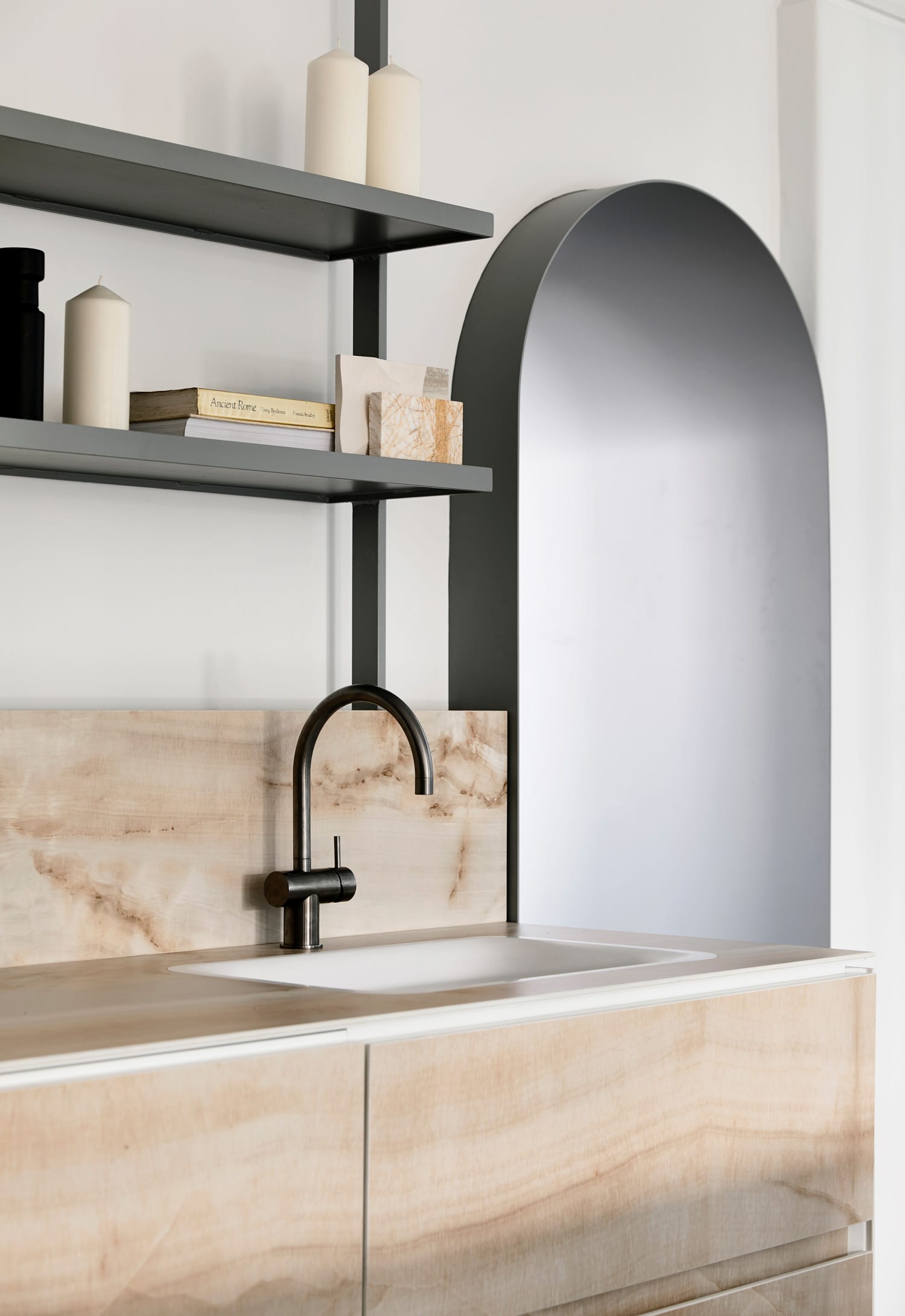 悉尼 Artedomus 展厅 | 电影老好莱坞风格设计,灵活展示产品-13